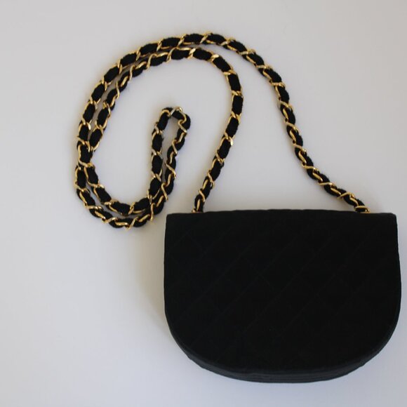 Chanel 1988 Vintage Black Satin Single Flap Bag - Picture 6 of 8